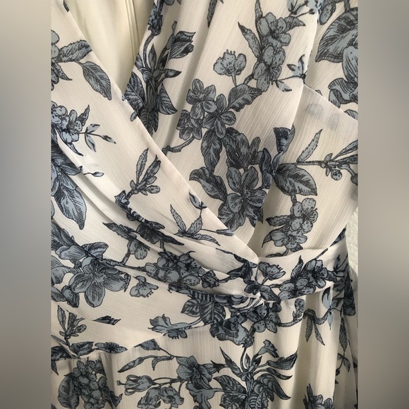 NWT Lauren Ralph Lauren Chiffon Blue and White Floral Maxi Dress Size 4 - Picture 7 of 8